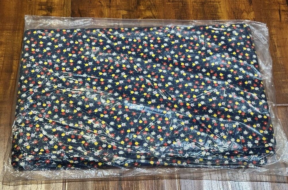 VTG Marcus Brothers Textiles Sample Cut 8187 Navy Blue Flowers Daisies - 5 Yards